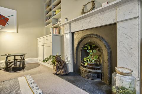 2 bedroom flat for sale, Granville Square, London, WC1X