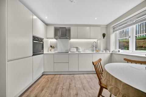 2 bedroom flat for sale, Harrogate Road, Apperley Bridge, Bradford, West Yorkshire, BD10