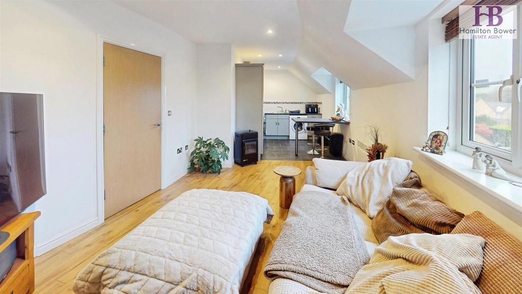Open plan lounge/kitchen