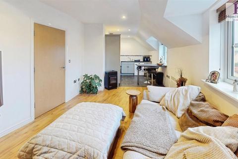 2 bedroom apartment for sale, Juniper Court, Northowram, Halifax
