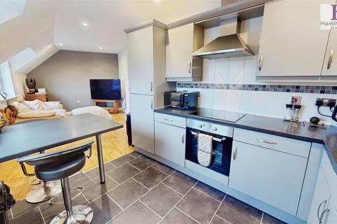 2 bedroom apartment for sale, Juniper Court, Northowram, Halifax