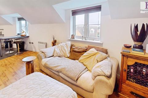 2 bedroom apartment for sale, Juniper Court, Northowram, Halifax