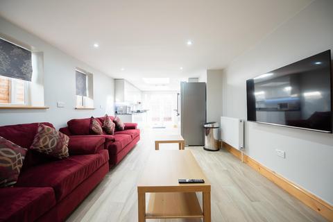6 bedroom terraced house to rent, De Beauvoir Road, Reading, RG1