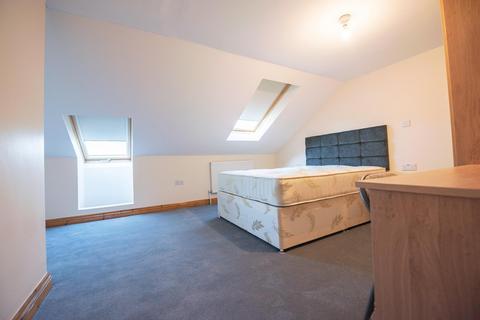 6 bedroom terraced house to rent, De Beauvoir Road, Reading, RG1