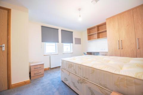 6 bedroom terraced house to rent, De Beauvoir Road, Reading, RG1