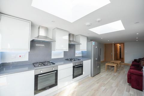 6 bedroom terraced house to rent, De Beauvoir Road, Reading, RG1