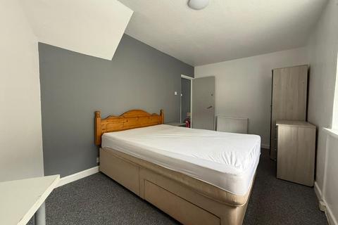 3 bedroom terraced house to rent, Sydney Street, Plymouth PL1