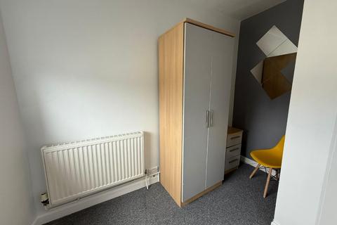 3 bedroom terraced house to rent, Sydney Street, Plymouth PL1