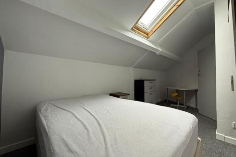 3 bedroom terraced house to rent, Sydney Street, Plymouth PL1