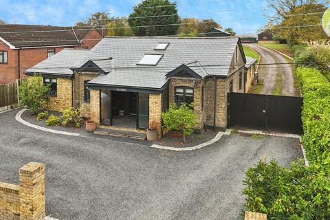 5 bedroom detached house for sale, Inglefield Road, Fobbing, SS17