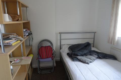 1 bedroom in a house share to rent, Addison Gardens, Surbiton, KT5 8DW