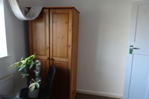 1 bedroom in a house share to rent, Addison Gardens, Surbiton, KT5 8DW