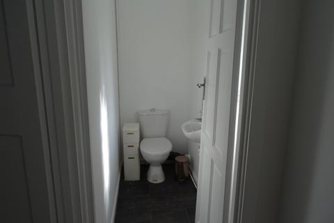 1 bedroom in a house share to rent, Addison Gardens, Surbiton, KT5 8DW