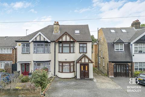Tomswood Hill, Hainault