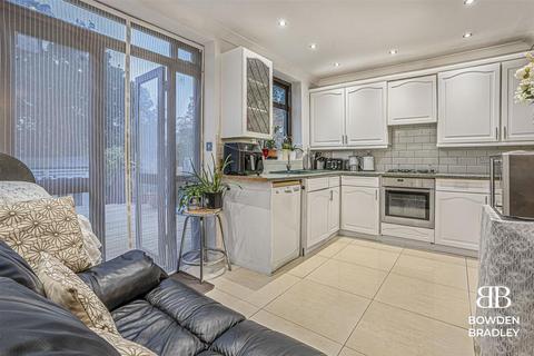 4 bedroom house for sale, Tomswood Hill, Ilford, IG6