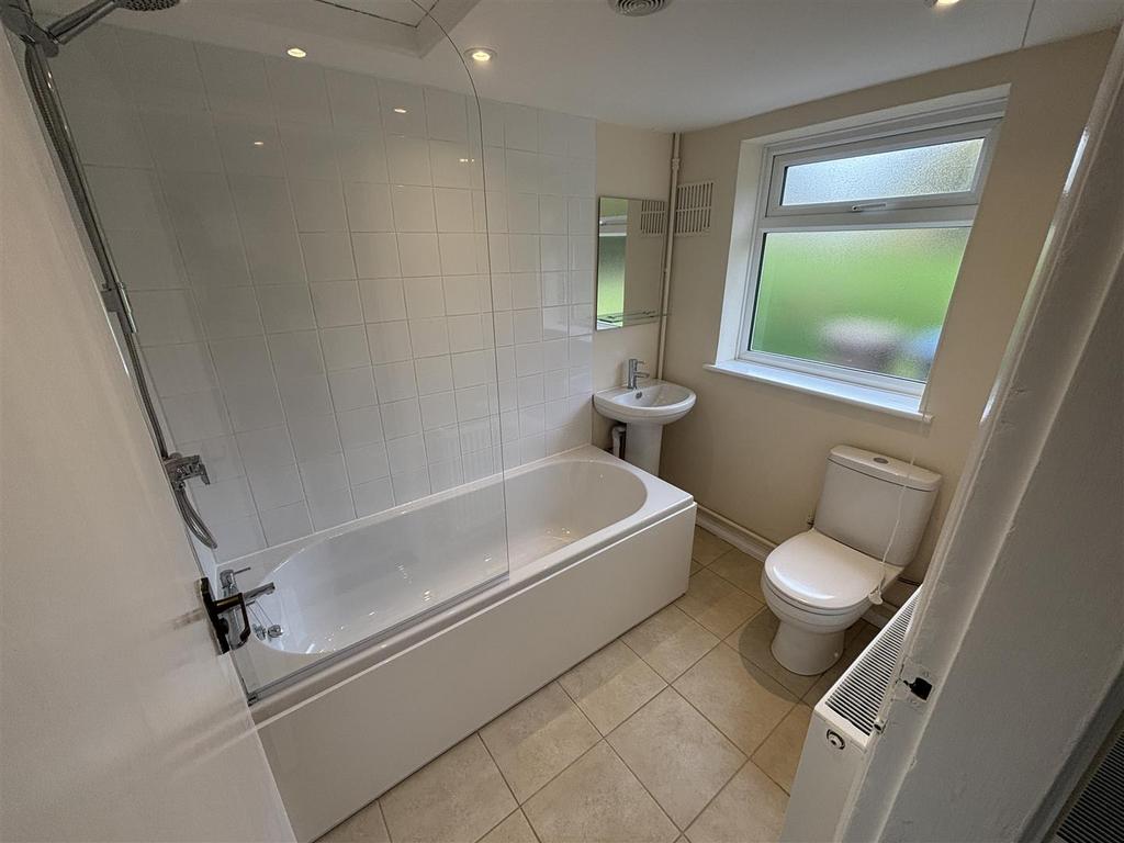 Bathroom 1.JPG