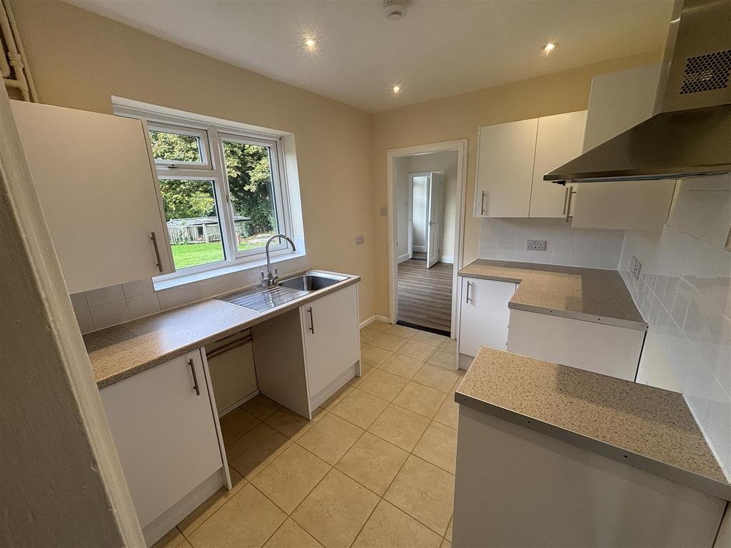 Kitchen 2.JPG