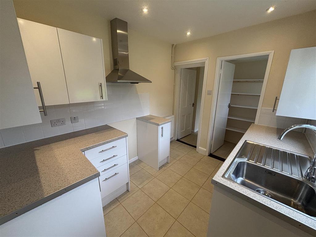 Kitchen 1.JPG