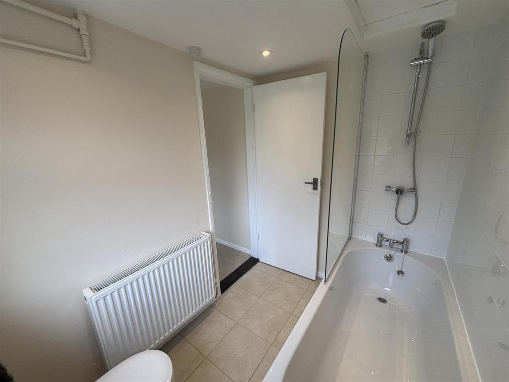 Bathroom 2.JPG