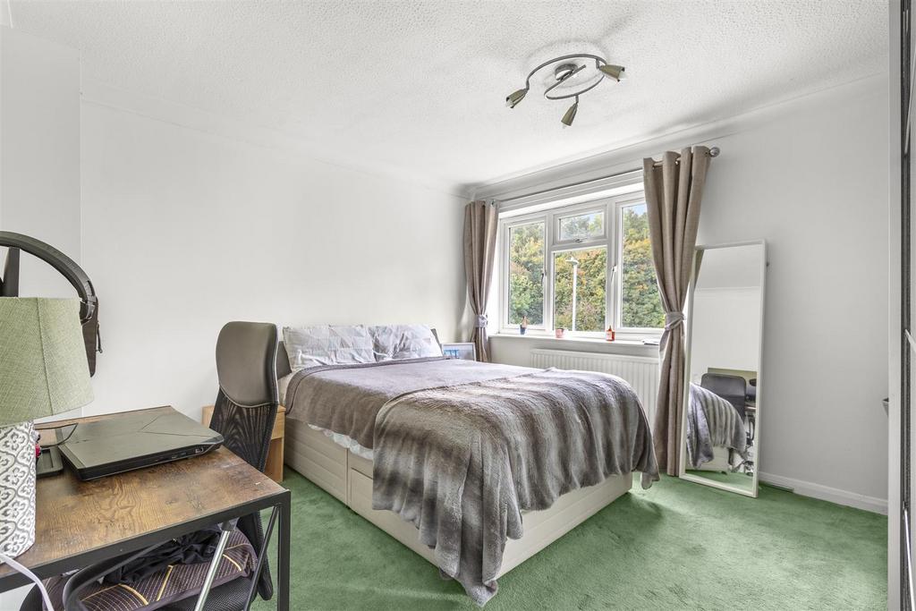 52 Upper Abbotts Hill, HP19 7 ST-1.jpg