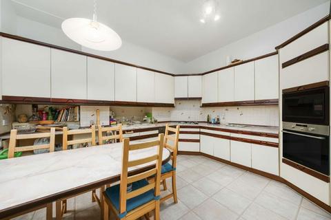 undefined, Finchley Road, London NW3