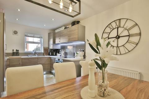 undefined, Larkin Lane, Kingston Upon Hull, City Of Kingston Upon Hull, HU7 3NA