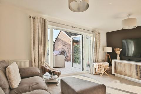 undefined, Larkin Lane, Kingston Upon Hull, City Of Kingston Upon Hull, HU7 3NA