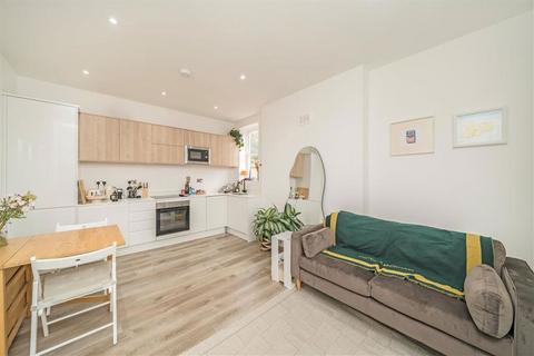 1 bedroom flat for sale, Park Hill, London SW4