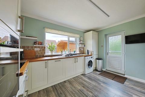 3 bedroom detached bungalow for sale, Greenway, Barton-upon-humber, Lincolnshire, DN18 5HY