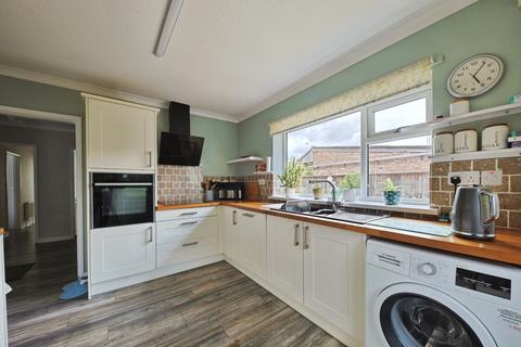 3 bedroom detached bungalow for sale, Greenway, Barton-upon-humber, Lincolnshire, DN18 5HY