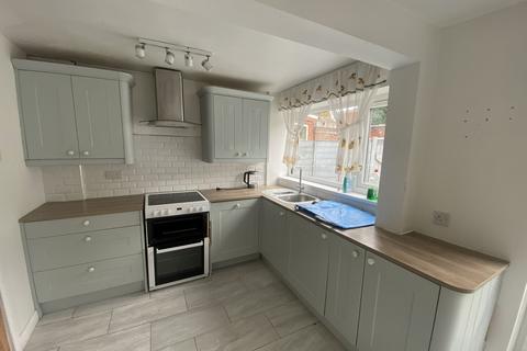 3 bedroom semi-detached house to rent, Anderson Crescent, Birmingham B43