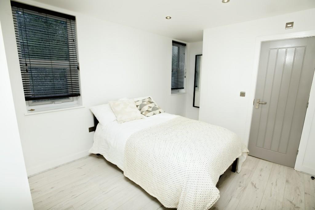 A bright and well-maintained double bedroom wit...