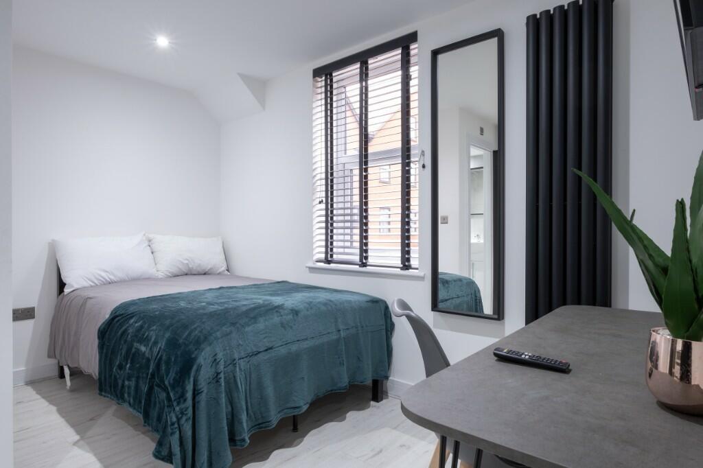 Bright and modern master bedroom with a spaciou...