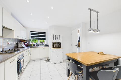 4 bedroom semi-detached house for sale, Flemish Crescent, Hull, HU3 5BN
