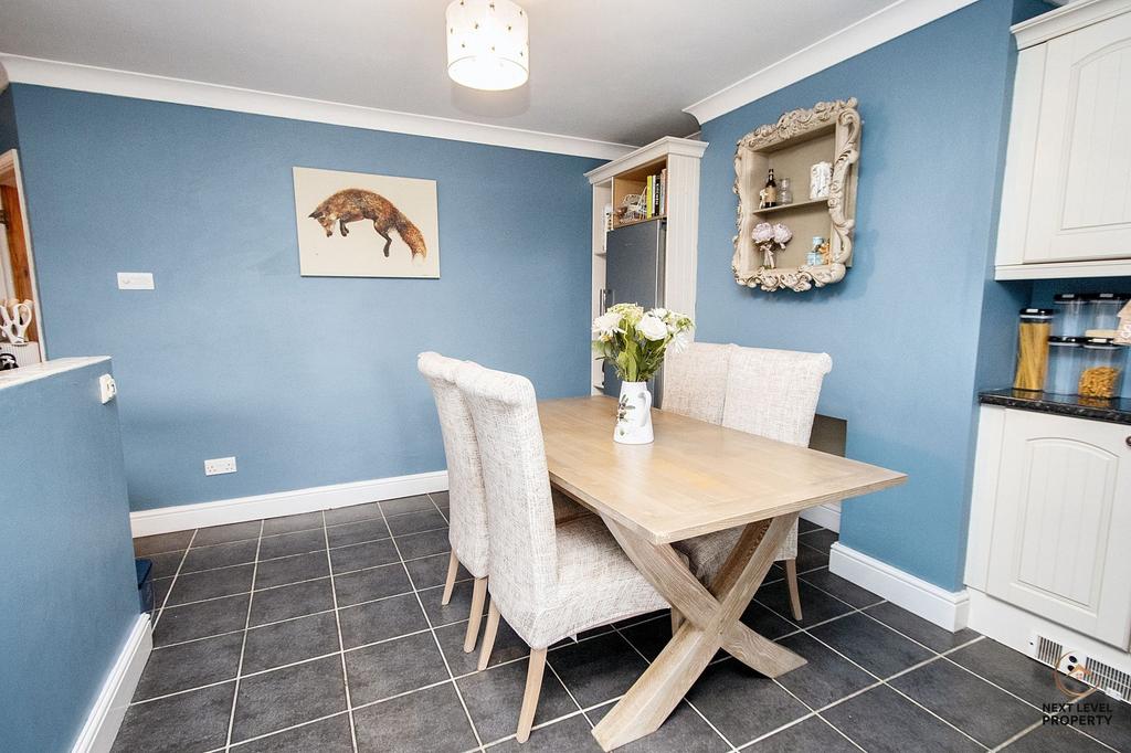 Kitchen & Dining Area