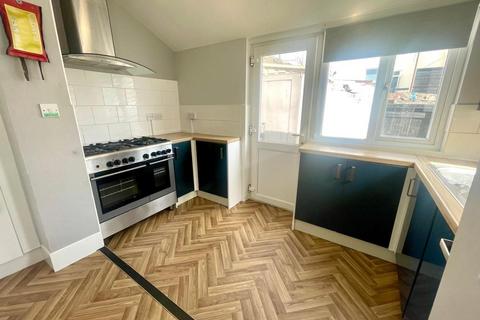 5 bedroom terraced house to rent, Chaddlewood Avenue, Plymouth PL4