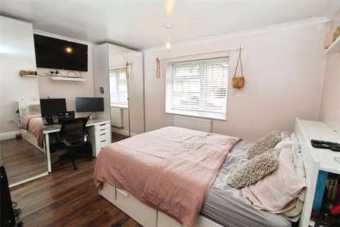 2 bedroom maisonette to rent, Claremont Road, Hornchurch, Essex, RM11