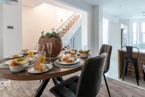 undefined, Kensington Place, Newport