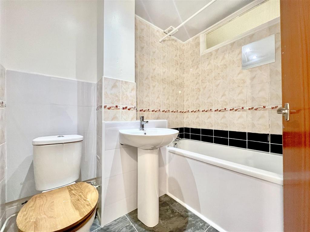 Family Bathroom/ WC
