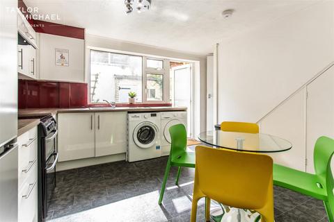 4 bedroom terraced house to rent, Edinburgh Road, Brighton