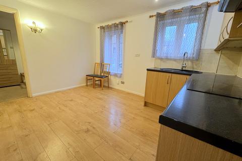 17 Bowyer Close, London, E6 5XU