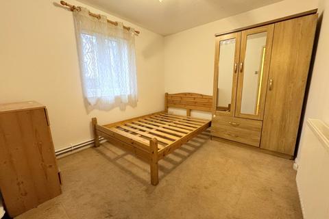 17 Bowyer Close, London, E6 5XU