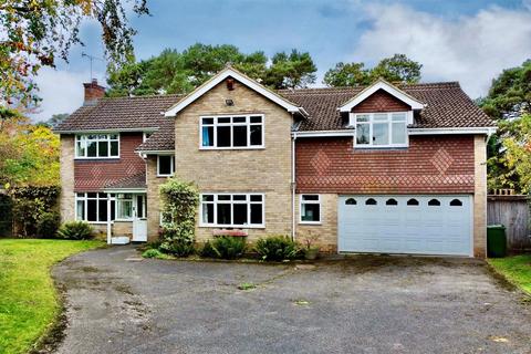 5 bedroom detached house for sale, Walkers Ridge, Surrey GU15