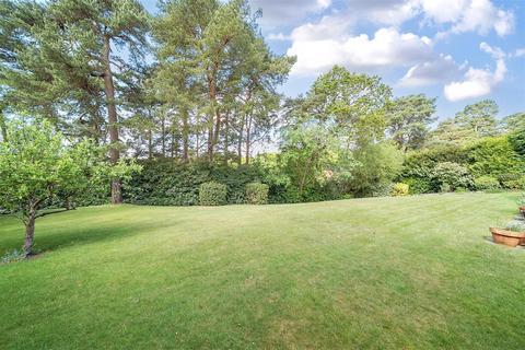 5 bedroom detached house for sale, Walkers Ridge, Surrey GU15
