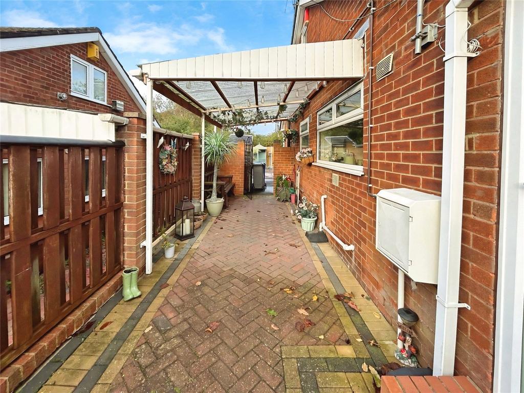 Drive/Carport