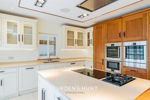 4 bedroom detached house to rent, Blackacre Road, Theydon Bois, CM16
