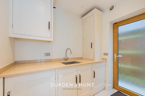 4 bedroom detached house to rent, Blackacre Road, Theydon Bois, CM16