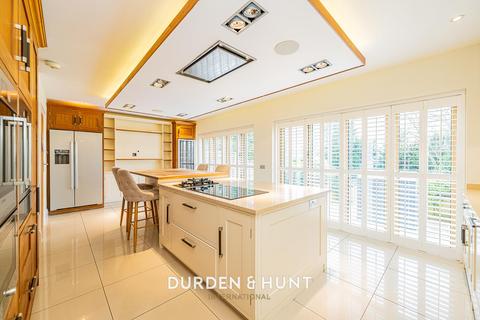 4 bedroom detached house to rent, Blackacre Road, Theydon Bois, CM16