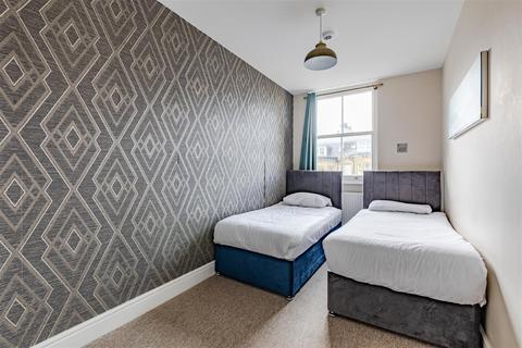 2 bedroom flat to rent, First Avenue, Hove