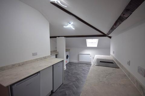 4 bedroom apartment to rent, Flat 3, Chesters Court, Lower Meddon Street